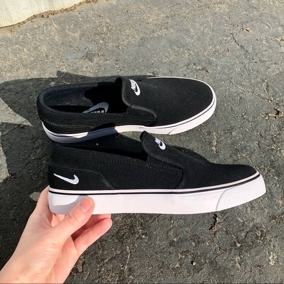 ❌❌SOLD❌❌Brand New Nike Logo Slip-on Sneakers - Picture 4 of 6